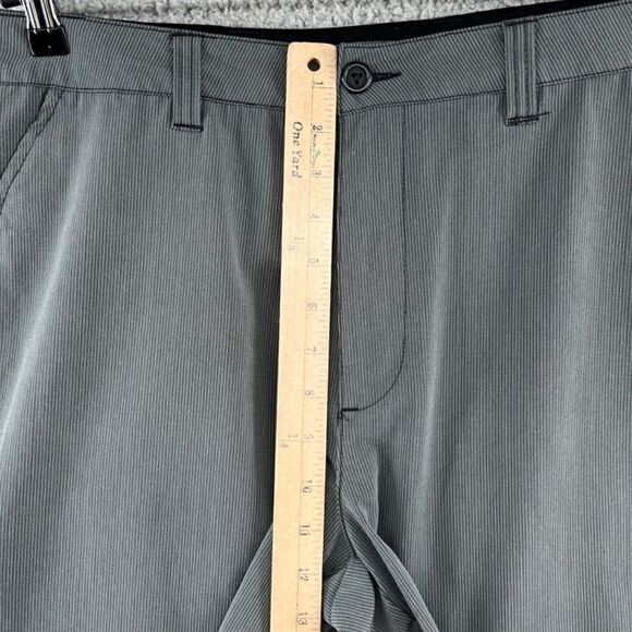 Travis Mathew Shorts Mens Size 34 Golf Gray White Pinstripe casual athleisure - Picture 5 of 10